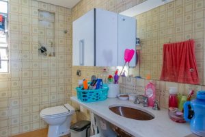 Casa à venda com 180m², 3 dormitórios, 1 suíte, 2 vagas, no bairro Ipanema em Porto Alegre