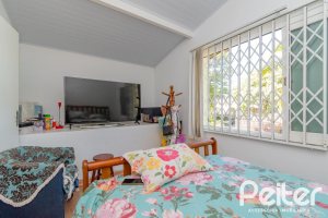 Casa à venda com 180m², 3 dormitórios, 1 suíte, 2 vagas, no bairro Ipanema em Porto Alegre