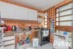 Casa à venda com 180m², 3 dormitórios, 1 suíte, 2 vagas, no bairro Ipanema em Porto Alegre