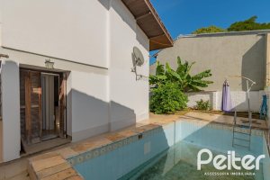 Casa à venda com 180m², 3 dormitórios, 1 suíte, 2 vagas, no bairro Ipanema em Porto Alegre