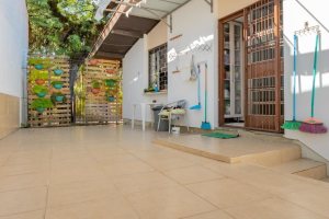 Casa à venda com 180m², 3 dormitórios, 1 suíte, 2 vagas, no bairro Ipanema em Porto Alegre