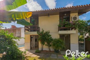 Casa à venda com 180m², 3 dormitórios, 1 suíte, 2 vagas, no bairro Ipanema em Porto Alegre