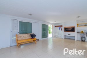 Casa à venda com 180m², 3 dormitórios, 1 suíte, 2 vagas, no bairro Ipanema em Porto Alegre