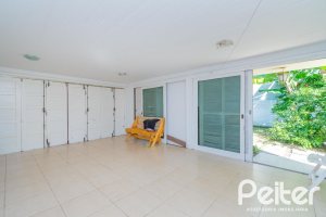 Casa à venda com 180m², 3 dormitórios, 1 suíte, 2 vagas, no bairro Ipanema em Porto Alegre