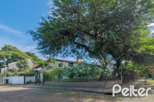 Casa à venda com 180m², 3 dormitórios, 1 suíte, 2 vagas, no bairro Ipanema em Porto Alegre