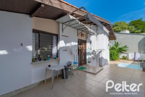 Casa à venda com 180m², 3 dormitórios, 1 suíte, 2 vagas, no bairro Ipanema em Porto Alegre