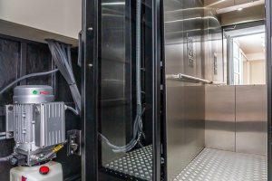 Casa em Condomínio à venda com 240m², 3 dormitórios, 1 suíte, 2 vagas, no bairro Tristeza em Porto Alegre