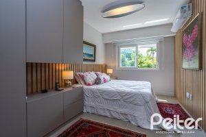 Casa em Condomínio à venda com 240m², 3 dormitórios, 1 suíte, 2 vagas, no bairro Tristeza em Porto Alegre