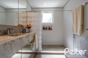 Casa em Condomínio à venda com 240m², 3 dormitórios, 1 suíte, 2 vagas, no bairro Tristeza em Porto Alegre