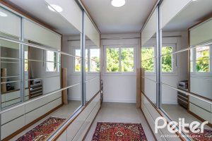 Casa em Condomínio à venda com 240m², 3 dormitórios, 1 suíte, 2 vagas, no bairro Tristeza em Porto Alegre