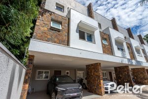 Casa em Condomínio à venda com 240m², 3 dormitórios, 1 suíte, 2 vagas, no bairro Tristeza em Porto Alegre