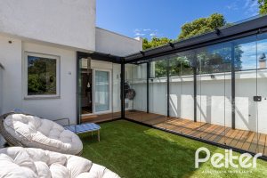 Casa em Condomínio à venda com 240m², 3 dormitórios, 1 suíte, 2 vagas, no bairro Tristeza em Porto Alegre