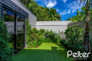 Casa em Condomínio à venda com 240m², 3 dormitórios, 1 suíte, 2 vagas, no bairro Tristeza em Porto Alegre