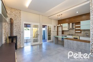 Casa à venda com 160m², 3 dormitórios, 1 suíte, 2 vagas, no bairro Ipanema em Porto Alegre