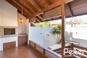 Casa à venda com 160m², 3 dormitórios, 1 suíte, 2 vagas, no bairro Ipanema em Porto Alegre