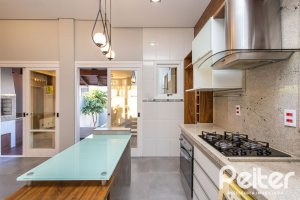 Casa à venda com 160m², 3 dormitórios, 1 suíte, 2 vagas, no bairro Ipanema em Porto Alegre