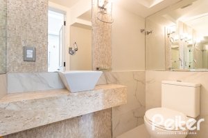 Casa à venda com 160m², 3 dormitórios, 1 suíte, 2 vagas, no bairro Ipanema em Porto Alegre