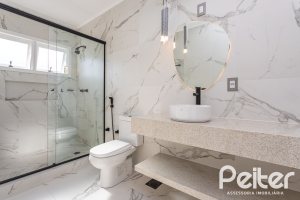 Casa à venda com 160m², 3 dormitórios, 1 suíte, 2 vagas, no bairro Ipanema em Porto Alegre