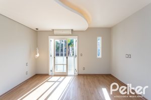 Casa à venda com 160m², 3 dormitórios, 1 suíte, 2 vagas, no bairro Ipanema em Porto Alegre