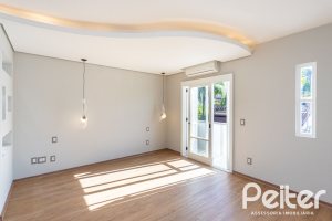 Casa à venda com 160m², 3 dormitórios, 1 suíte, 2 vagas, no bairro Ipanema em Porto Alegre