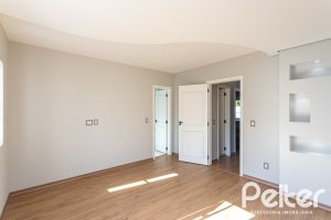 Casa à venda com 160m², 3 dormitórios, 1 suíte, 2 vagas, no bairro Ipanema em Porto Alegre