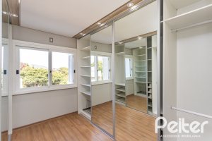 Casa à venda com 160m², 3 dormitórios, 1 suíte, 2 vagas, no bairro Ipanema em Porto Alegre