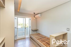 Casa à venda com 160m², 3 dormitórios, 1 suíte, 2 vagas, no bairro Ipanema em Porto Alegre