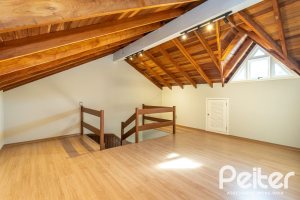 Casa à venda com 160m², 3 dormitórios, 1 suíte, 2 vagas, no bairro Ipanema em Porto Alegre