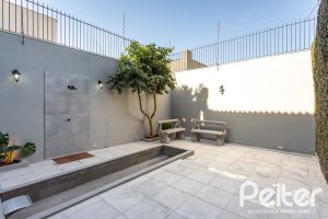 Casa à venda com 160m², 3 dormitórios, 1 suíte, 2 vagas, no bairro Ipanema em Porto Alegre