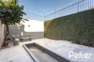 Casa à venda com 160m², 3 dormitórios, 1 suíte, 2 vagas, no bairro Ipanema em Porto Alegre