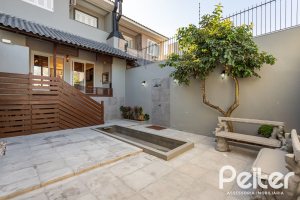 Casa à venda com 160m², 3 dormitórios, 1 suíte, 2 vagas, no bairro Ipanema em Porto Alegre