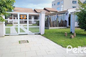 Casa à venda com 160m², 3 dormitórios, 3 suítes, 7 vagas, no bairro Centro em Tramandaí