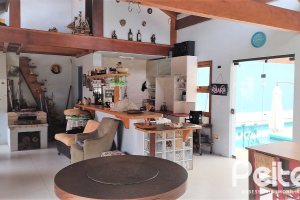 Casa à venda com 160m², 3 dormitórios, 3 suítes, 7 vagas, no bairro Centro em Tramandaí