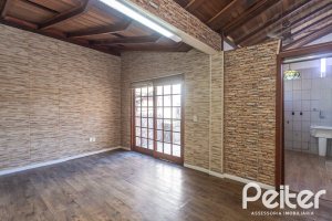 Casa à venda com 155m², 3 dormitórios, 1 suíte, 2 vagas, no bairro Guarujá em Porto Alegre