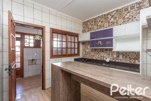 Casa à venda com 155m², 3 dormitórios, 1 suíte, 2 vagas, no bairro Guarujá em Porto Alegre