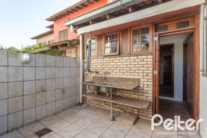 Casa à venda com 155m², 3 dormitórios, 1 suíte, 2 vagas, no bairro Guarujá em Porto Alegre