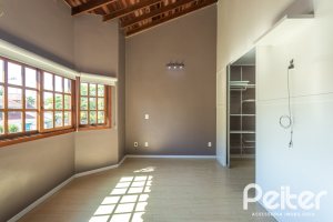 Casa à venda com 155m², 3 dormitórios, 1 suíte, 2 vagas, no bairro Guarujá em Porto Alegre