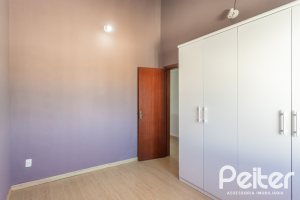 Casa à venda com 155m², 3 dormitórios, 1 suíte, 2 vagas, no bairro Guarujá em Porto Alegre