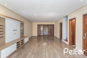 Casa à venda com 155m², 3 dormitórios, 1 suíte, 2 vagas, no bairro Guarujá em Porto Alegre