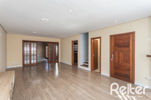 Casa à venda com 155m², 3 dormitórios, 1 suíte, 2 vagas, no bairro Guarujá em Porto Alegre