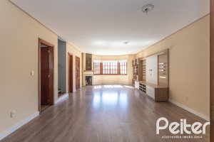 Casa à venda com 155m², 3 dormitórios, 1 suíte, 2 vagas, no bairro Guarujá em Porto Alegre