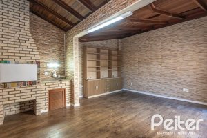 Casa à venda com 155m², 3 dormitórios, 1 suíte, 2 vagas, no bairro Guarujá em Porto Alegre