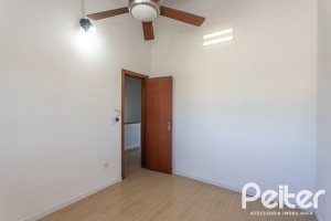 Casa à venda com 155m², 3 dormitórios, 1 suíte, 2 vagas, no bairro Guarujá em Porto Alegre