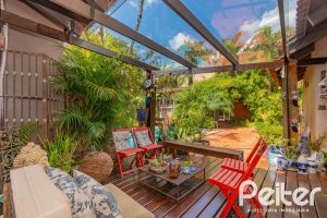 Casa à venda com 326m², 3 dormitórios, 1 suíte, 4 vagas, no bairro Ipanema em Porto Alegre