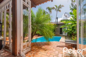 Casa à venda com 326m², 3 dormitórios, 1 suíte, 4 vagas, no bairro Ipanema em Porto Alegre