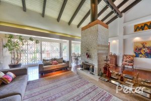 Casa à venda com 326m², 3 dormitórios, 1 suíte, 4 vagas, no bairro Ipanema em Porto Alegre