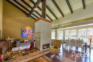 Casa à venda com 326m², 3 dormitórios, 1 suíte, 4 vagas, no bairro Ipanema em Porto Alegre