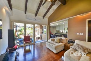 Casa à venda com 326m², 3 dormitórios, 1 suíte, 4 vagas, no bairro Ipanema em Porto Alegre