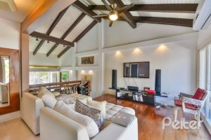 Casa à venda com 326m², 3 dormitórios, 1 suíte, 4 vagas, no bairro Ipanema em Porto Alegre