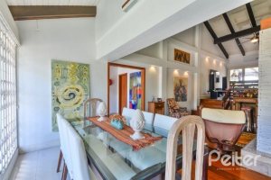 Casa à venda com 326m², 3 dormitórios, 1 suíte, 4 vagas, no bairro Ipanema em Porto Alegre